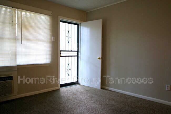 Foto del edificio - 383 Poplar Ave