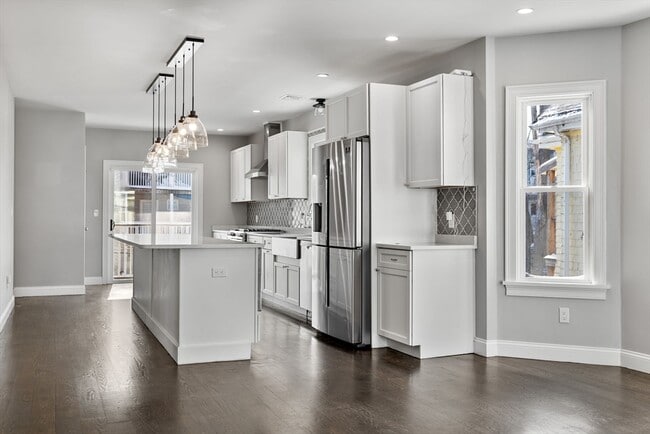 Building Photo - 83 Centre St