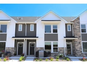 Building Photo - 2438 N Blossom Cir