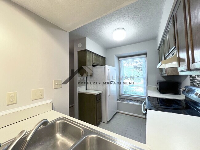 Foto del edificio - 2206 Alpine Rd