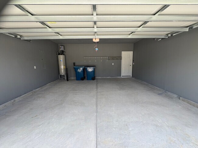Building Photo - 8407 Plymouth Dr