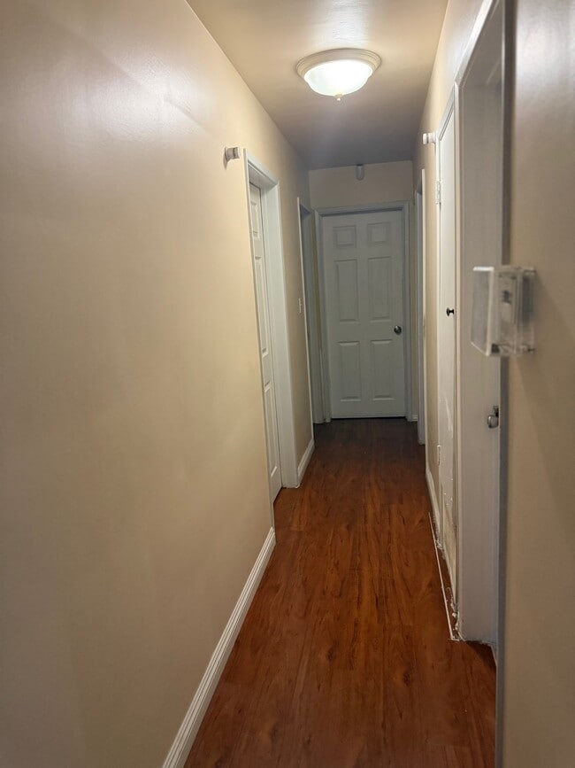 Foto del edificio - 8401 Darby Ave