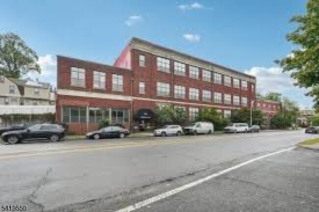 Foto del edificio - 350 Scotland Rd