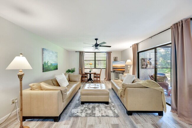 Foto del edificio - Furnished 3BR/2BA Condo in Pinebrook Lakes...