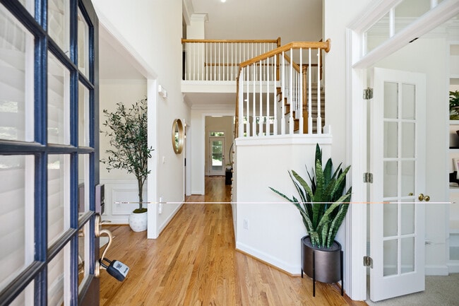 Building Photo - 5008 Highland Oaks Ct SE