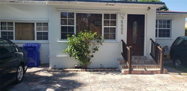 Building Photo - 2835 Plunkett St