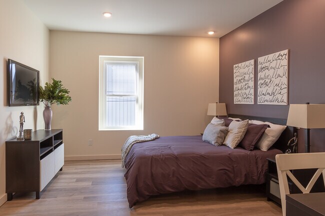 Bedroom - 52 Cottage St