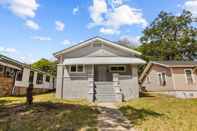 Building Photo - 1520 34th Ave N