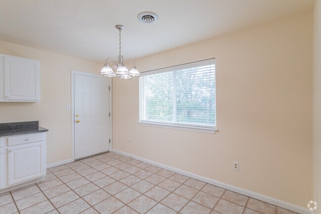 3HAB, 2BA - 1165 ft² - Cocina - Upland Village Apartments
