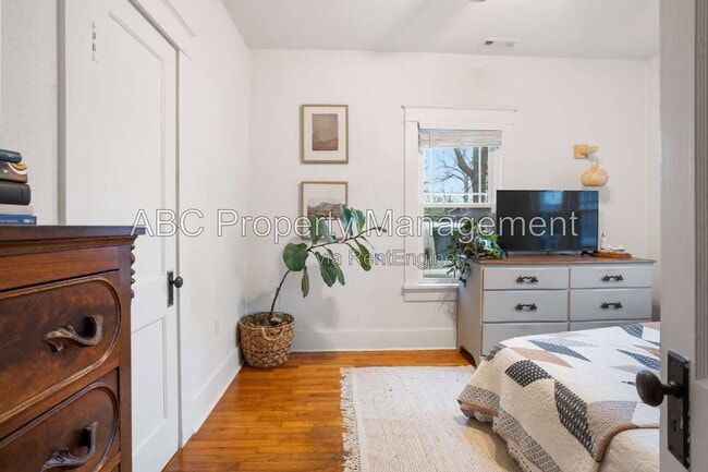 Photo - 401 West Price Avenue House