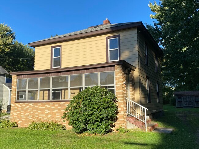 Foto del edificio - 9907 Bateman Ave