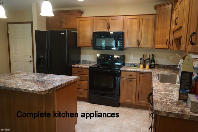 Building Photo - 2 br, 1 bath Townhome - 519 Spruce Hill Road