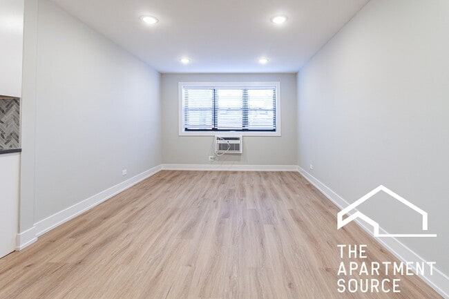 Building Photo - 530 W Aldine Ave
