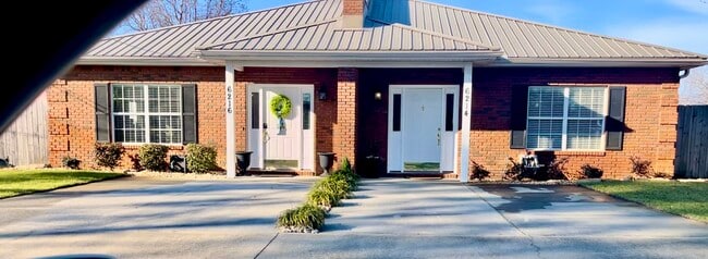 Foto del edificio - 6214 E Azalea Ave