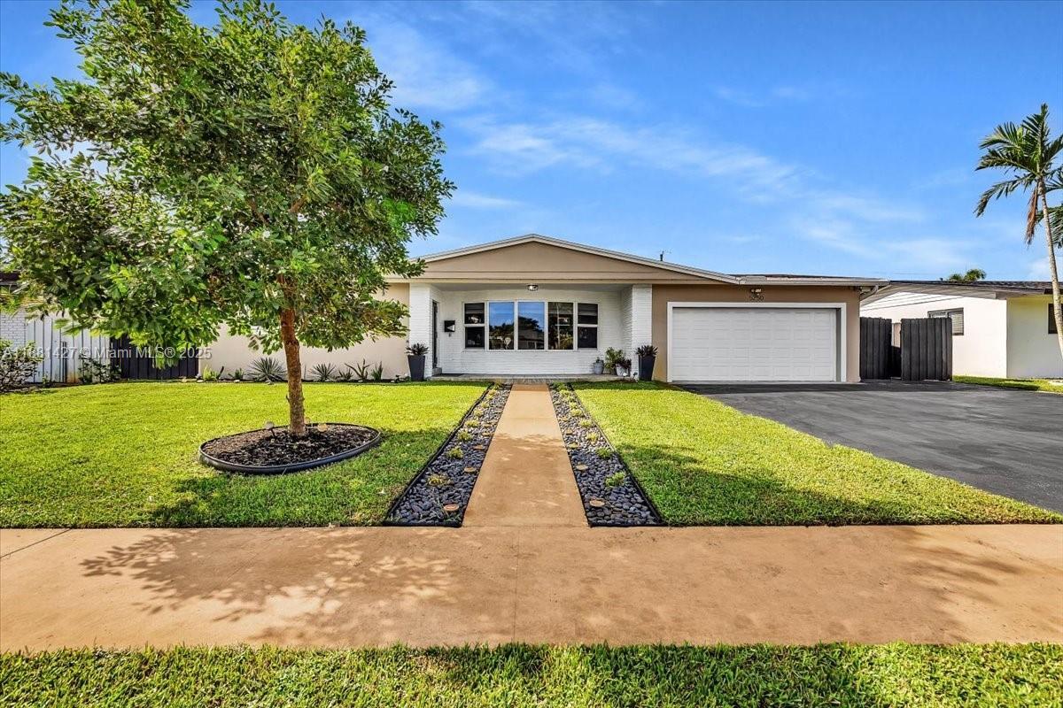 Foto principal - 5250 SW 4th Ct