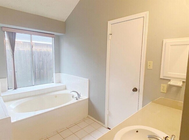 Foto del edificio - 7718 8 Willows Rd