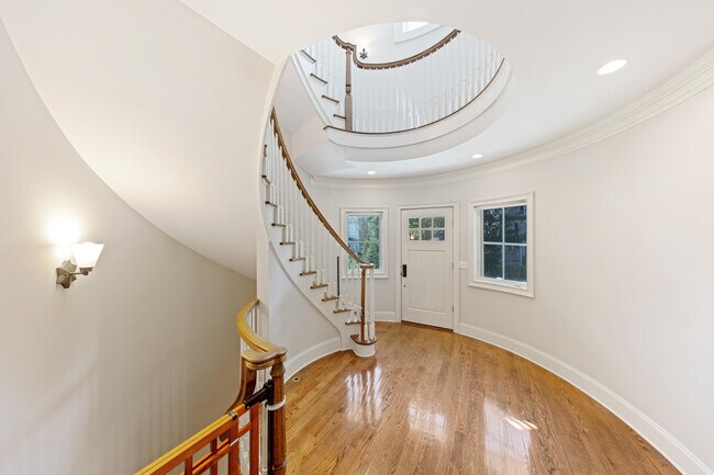 Building Photo - 242 Rowayton Ave