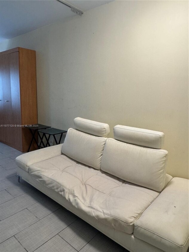 Foto principal - 6494 Collins Ave