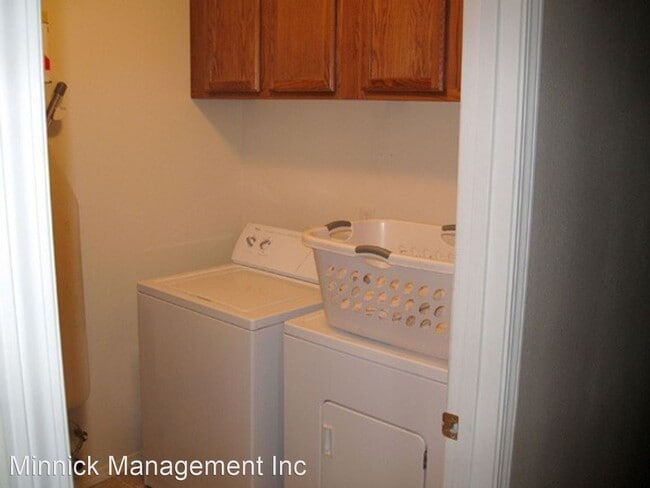 Building Photo - 3 br, 2 bath House - 835 Forest Glen Unit F