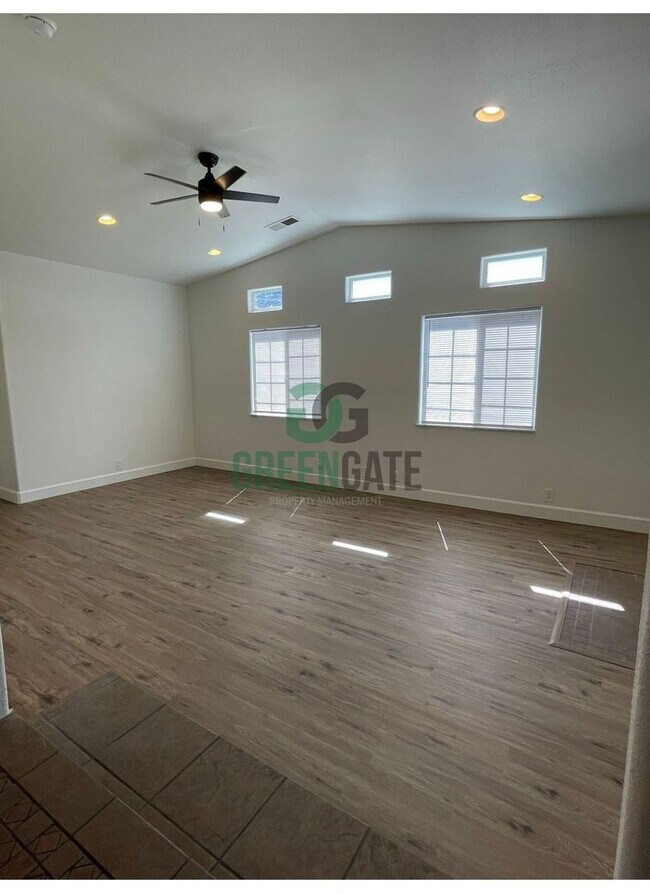 Foto del edificio - BEAUTIFUL 3 BEDROOM 2 BATH HOME MOVE IN RE...