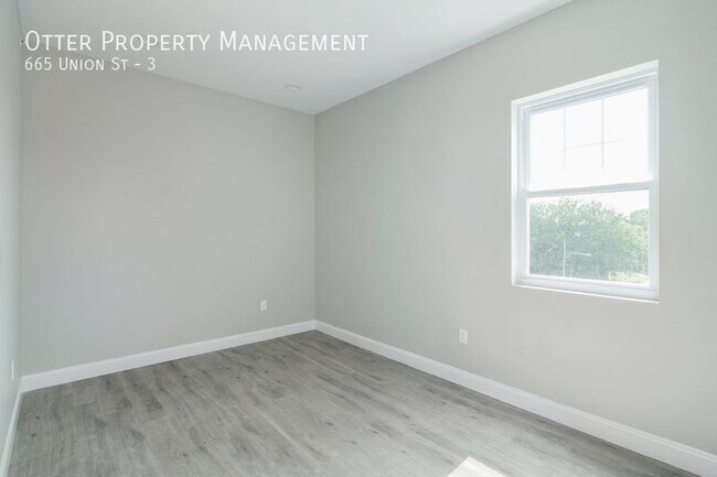 Foto del edificio - 665 N Union St