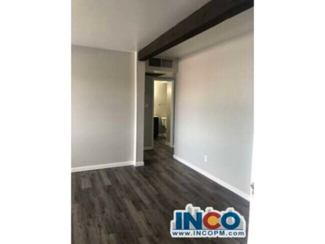 Building Photo - 1 bed 1 bath condo! Recently Remodeled!