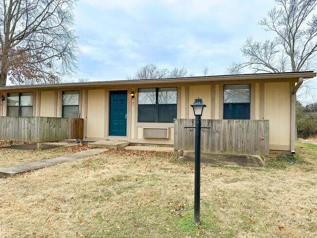 Foto del edificio - 2421 Madison St