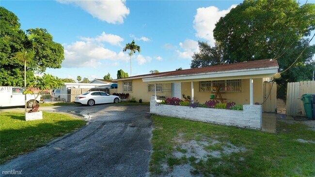 Building Photo - 3 br, 2 bath House - 6740 SW 12th St