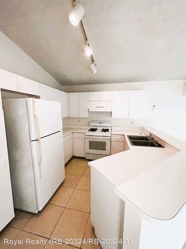 Building Photo - 3 br, 2 bath House - 91-112 Puaina Place