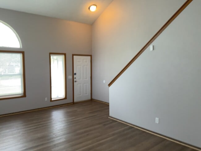 Building Photo - 6549 Samantha Ln