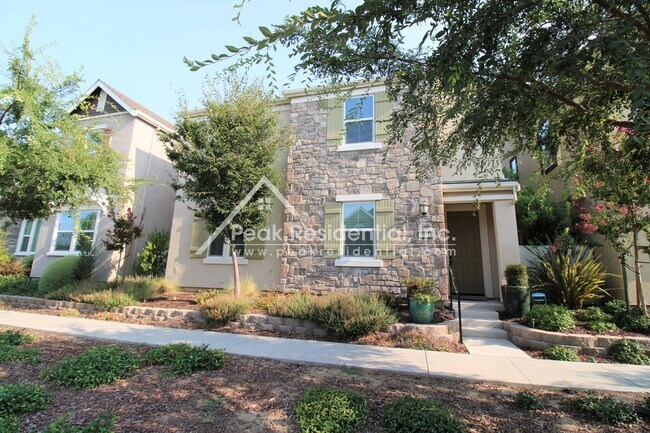 Building Photo - Newer 4bd/3ba West Roseville Home with 2 C...