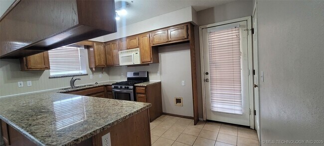 Foto del edificio - 2201 W Quinton St