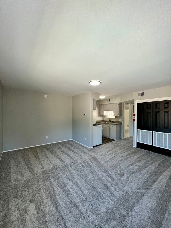 Building Photo - 4441 Oakwood Blvd
