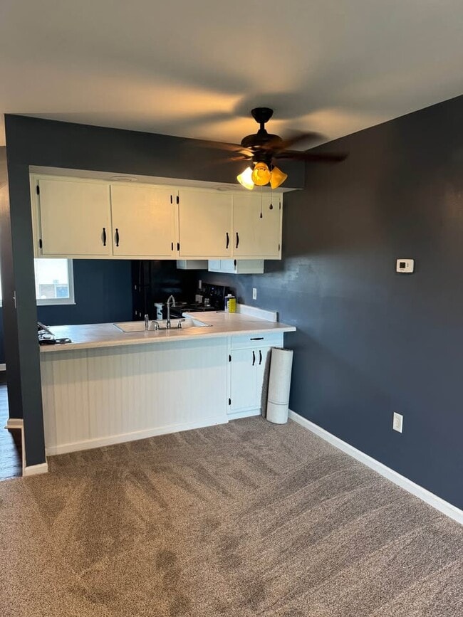 Bar/Dining Room - 2275 N Cable Rd
