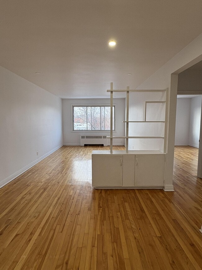 Building Photo - 4860 Plamondon Ave