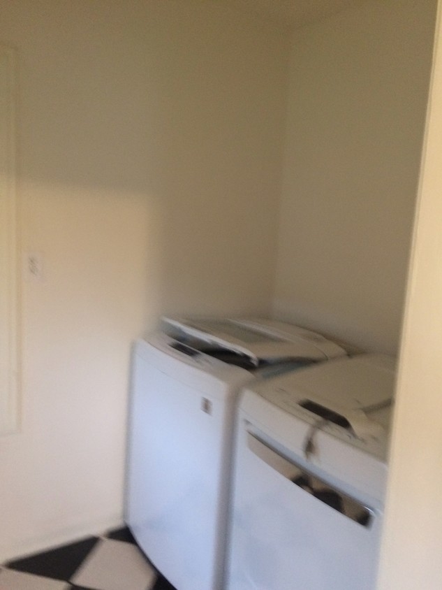 Laundry area - 812 Highland Ave