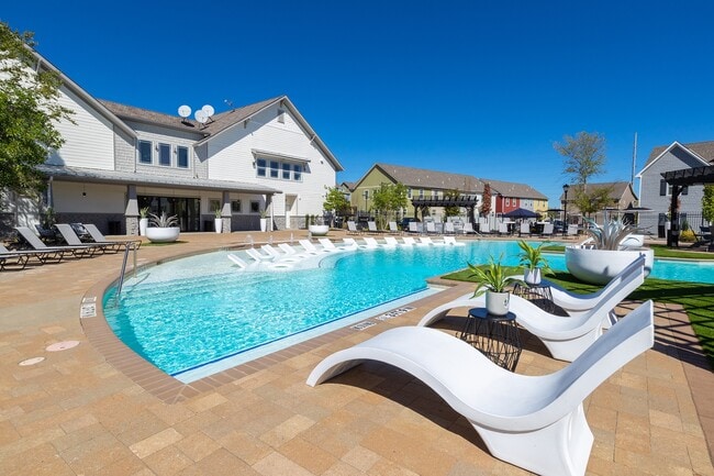 Building Photo - Z- The Collective at Columbia