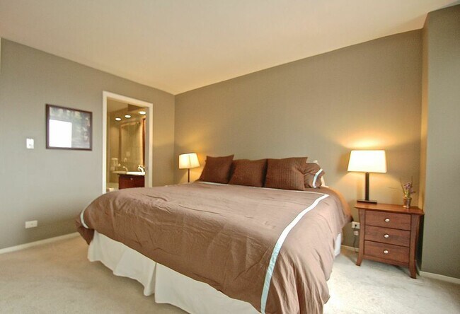 Main bedroom - 30 W Huron St