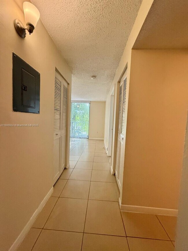 Foto del edificio - 1720 NW N River Dr