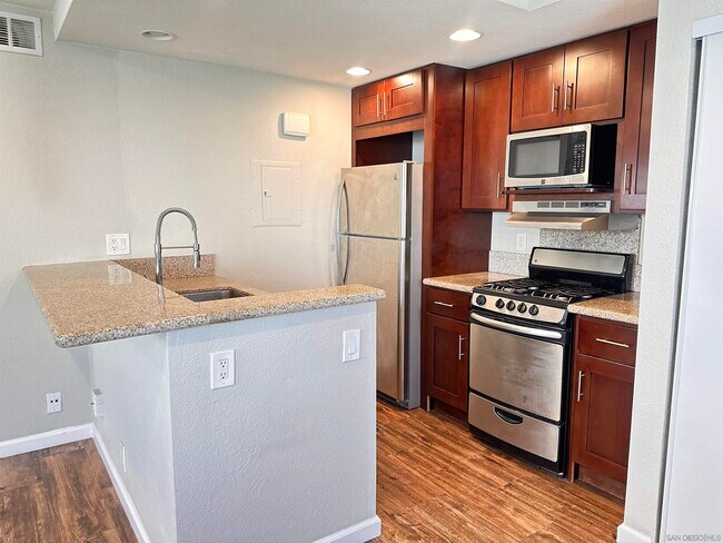 Building Photo - 774 Eastshore Terrace