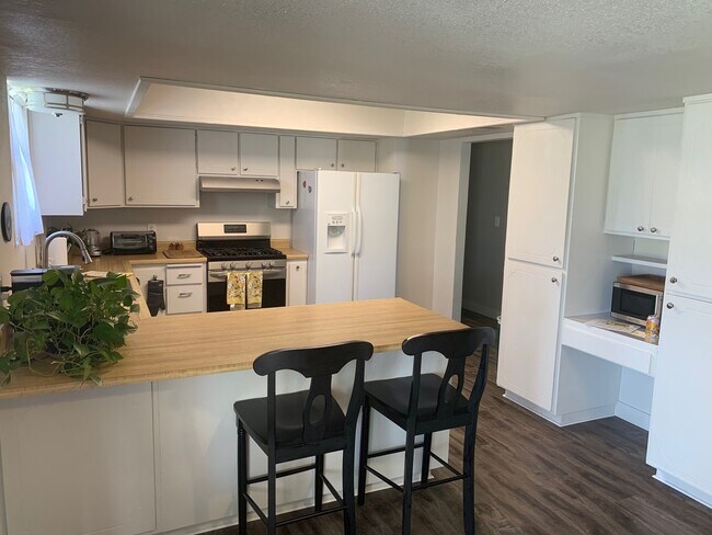 Building Photo - PET FRIENDLY - Santa Clara Home!