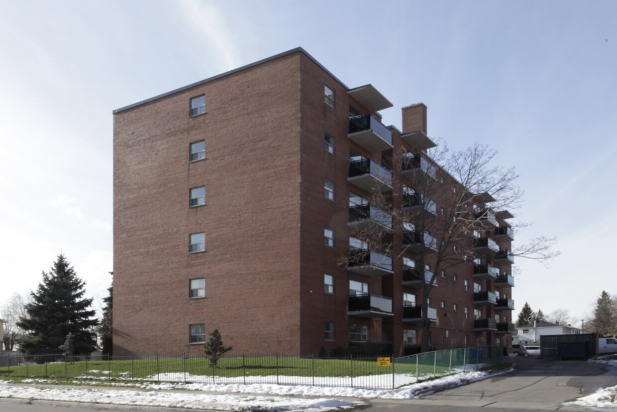 Building Photo - 1701 Wavell Cres
