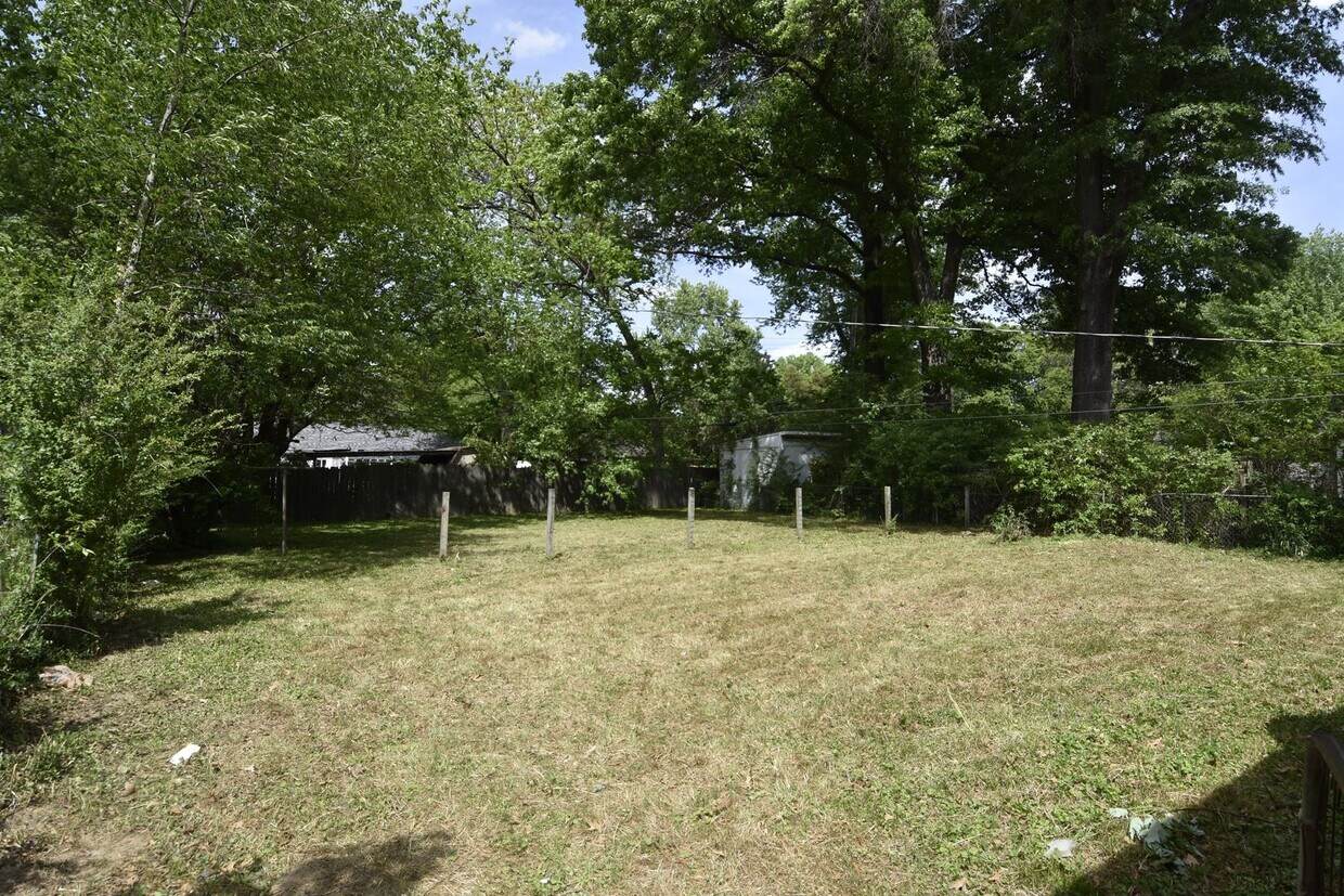 Foto del edificio - Charming 2-Bedroom Home in Berclair - A Must See!