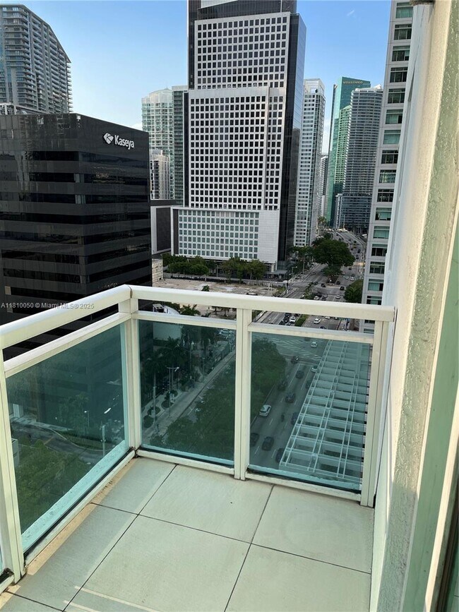 Building Photo - 951 Brickell Ave