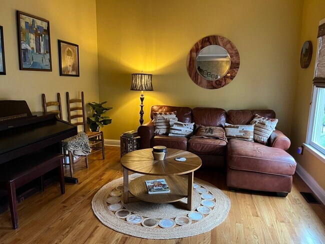 Foto del edificio - 201 Glenrise Ct