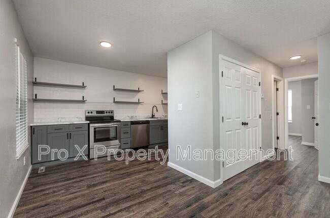 Foto del edificio - 1138 E Walnut St