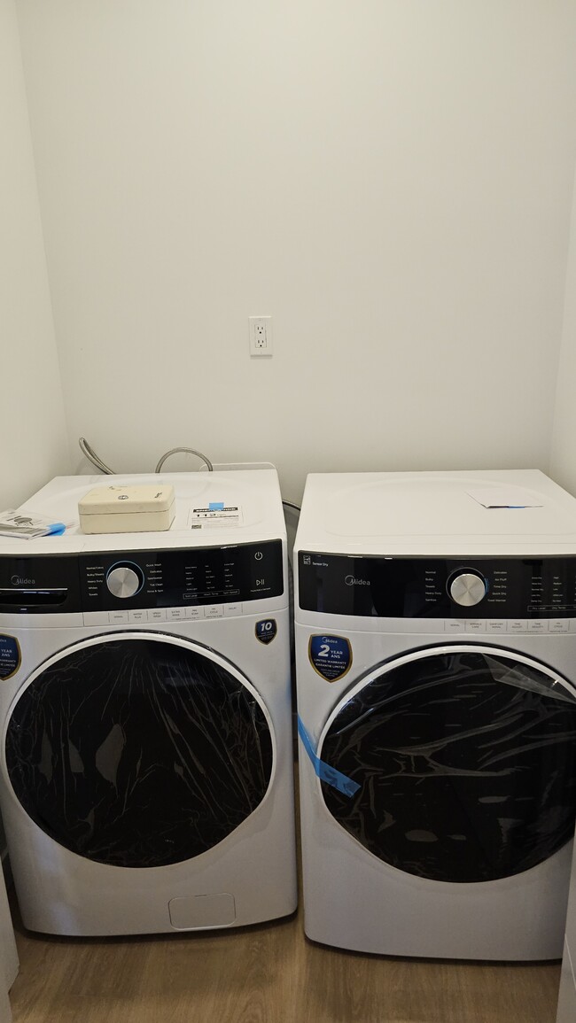 Building Photo - 18120-18128 28 Ave SW