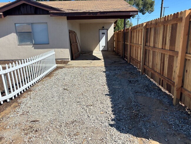 Building Photo - Fully Renovated 2BD/1BA Duplex Unit | Eucalyptus Ave, Moreno Valley