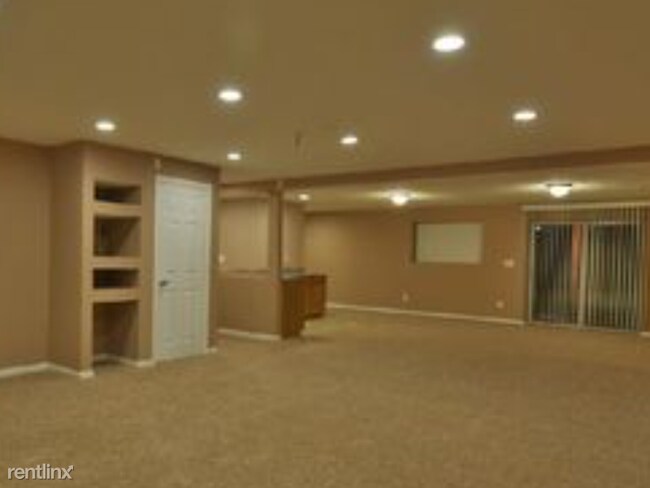 Building Photo - 4 br, 3.5 bath House - 3819 S 189th Ave