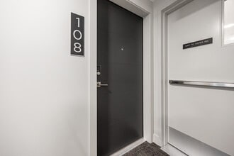 Building Photo - 500 Asher